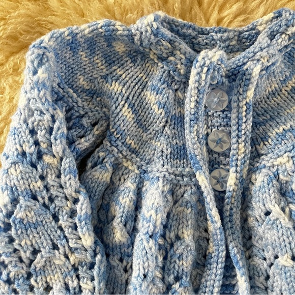 Handmade Baby Girl/Boy Knit Button Up & Tie Sweater 6-9 Months White & Blue New - Picture 3 of 8